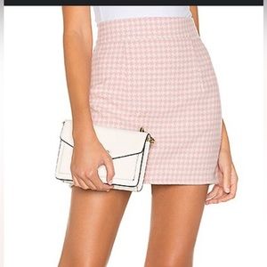 Women’s super down Pink houndstooth mini skirt. Size small